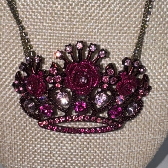 Betsey Johnson In Love crown pendant  Necklace - Picture 3 of 8